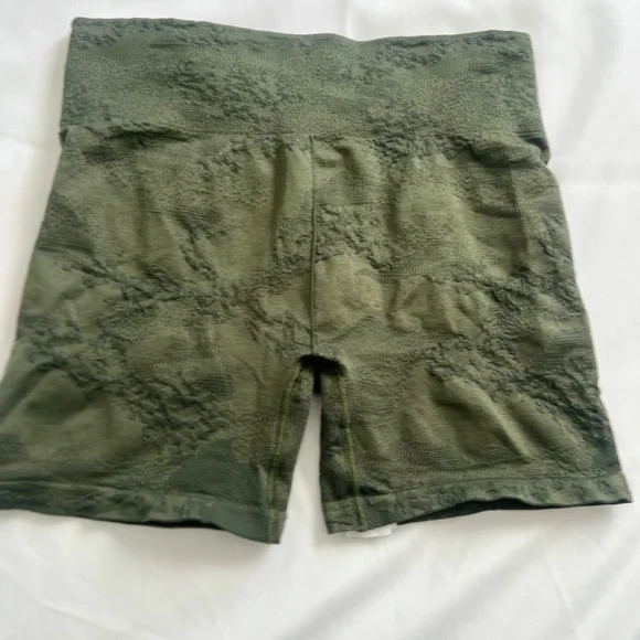 Gymshark adapt camo shorts - Picture 2 of 3